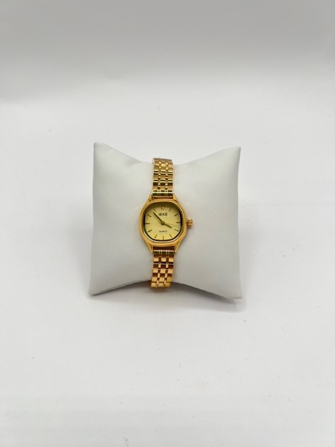 VINTAGE SQUARE DIAL WATCH