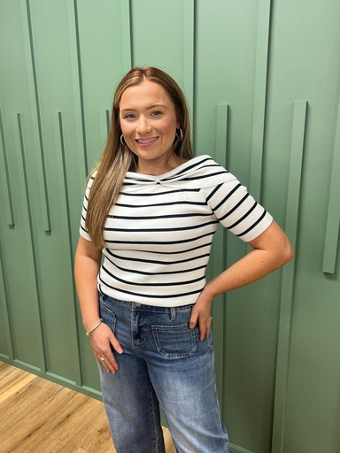 BLACK AND WHITE STRIPED SWEATER